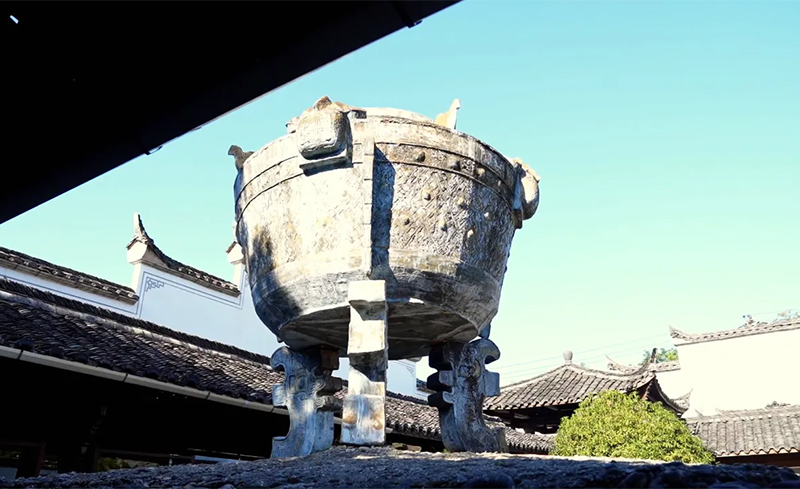 龍泉顏色如霜雪，良工咨嗟嘆奇絕【龍泉寶劍廠(chǎng)】